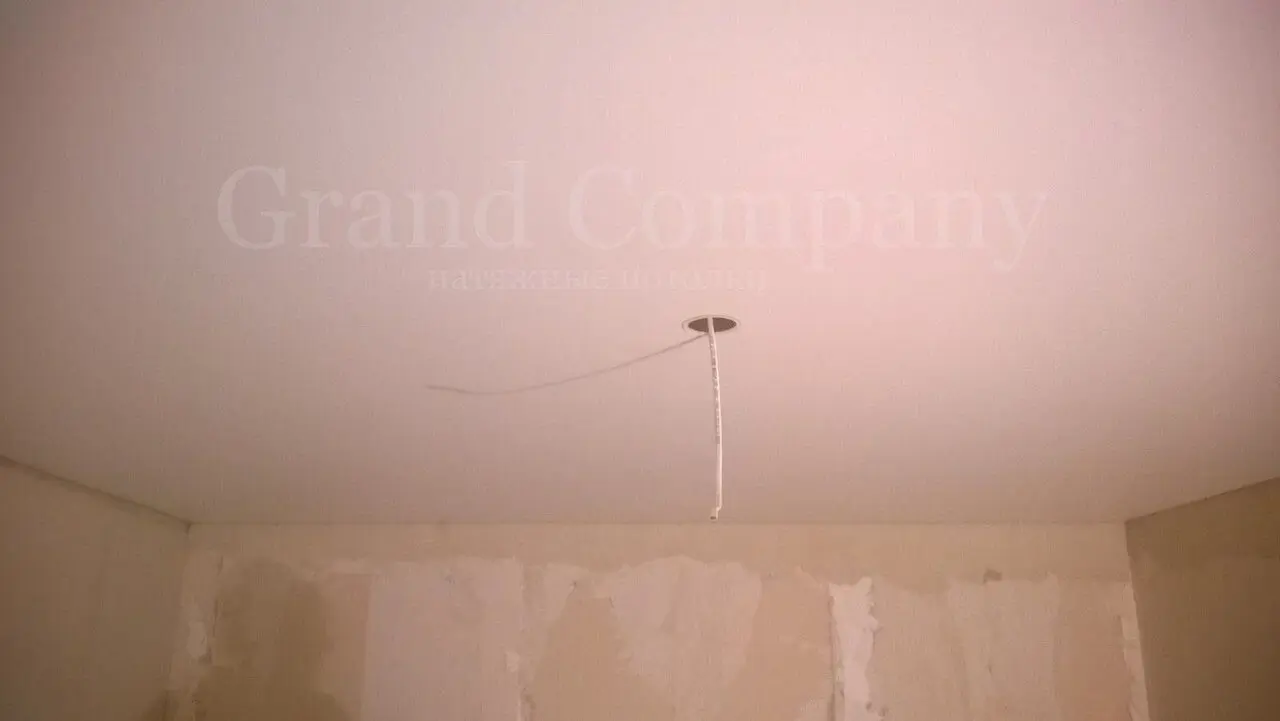 Установка сатиновых натяжных потолков