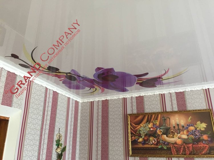 натяжные потолки с цветами в Херсоне