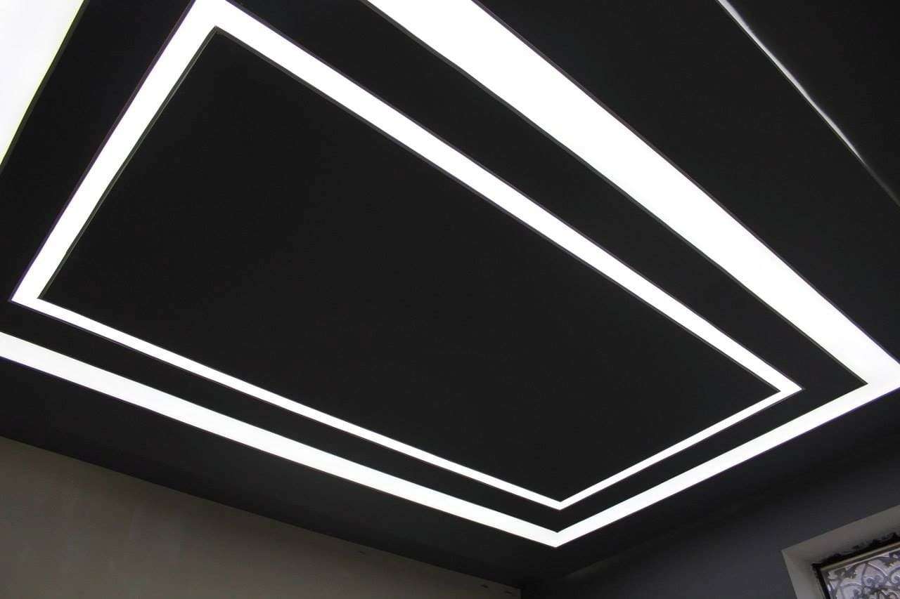 черные натяжные потолки